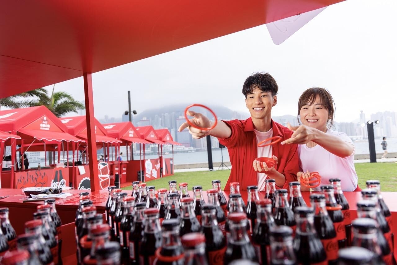 挑戰攤位遊戲可口可樂 TM「情比金堅杯」